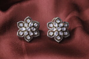 Yalina Kundan Studs