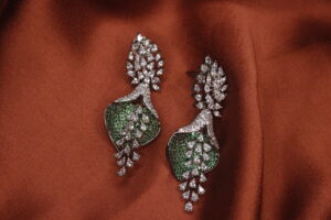 Tisha Leaf Dangler