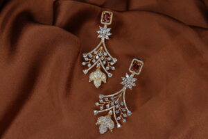 Tia Leaf Dangler