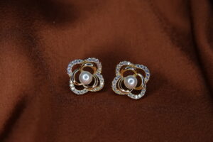 Avira Pearl Stud